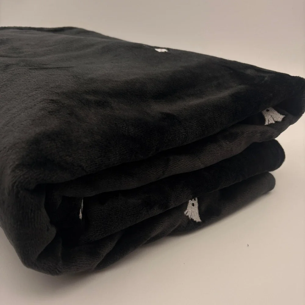 Nicole Miller Home Black Ghost Plush Throw Blanket Halloween Spooky 50x70 NEW